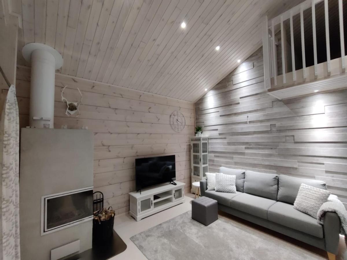 Villa Sirius Sieri, Nice Log-Cottage By The Lake Rovaniemi Esterno foto